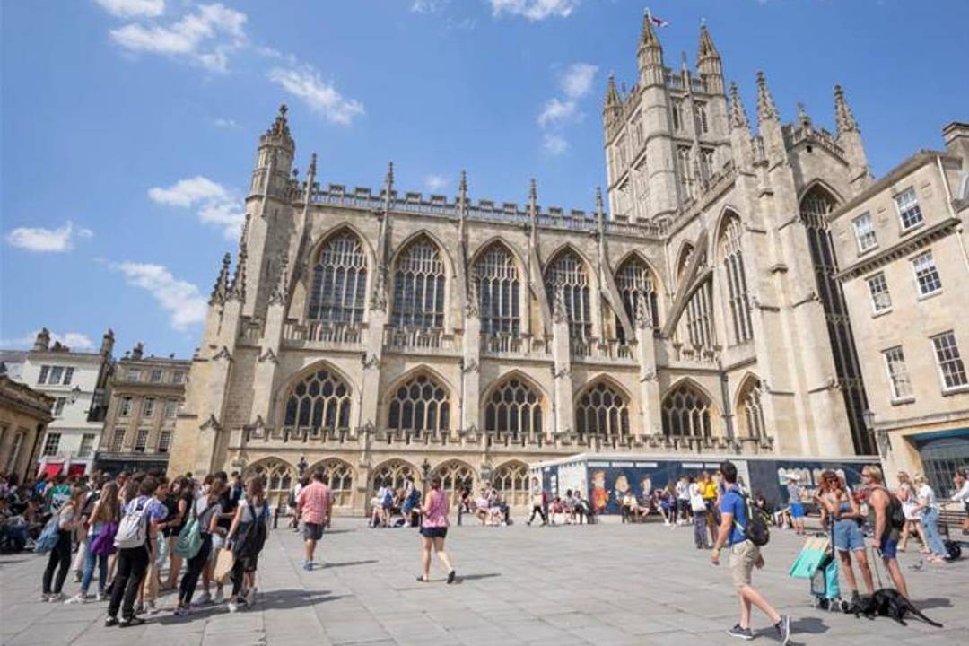 Excursion à Bath en train au départ de Londres, avec en option la visite des thermes romains et le bus « hop-on hop-off » : photo de l’offre Hellotickets