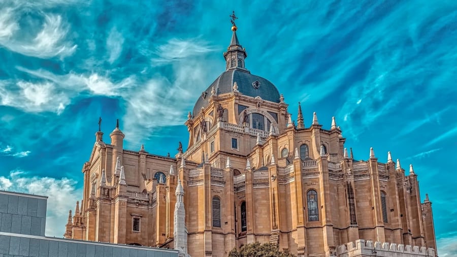 Visite guidée du Palais Royal et de la Cathédrale de l'Almudena à Madrid : photo de l’offre Hellotickets